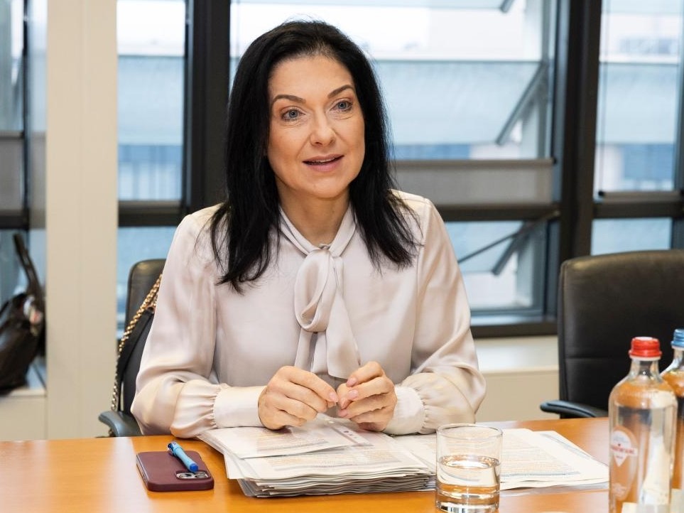 'Lobbyminister' Reiche oogst vooral veel kritiek